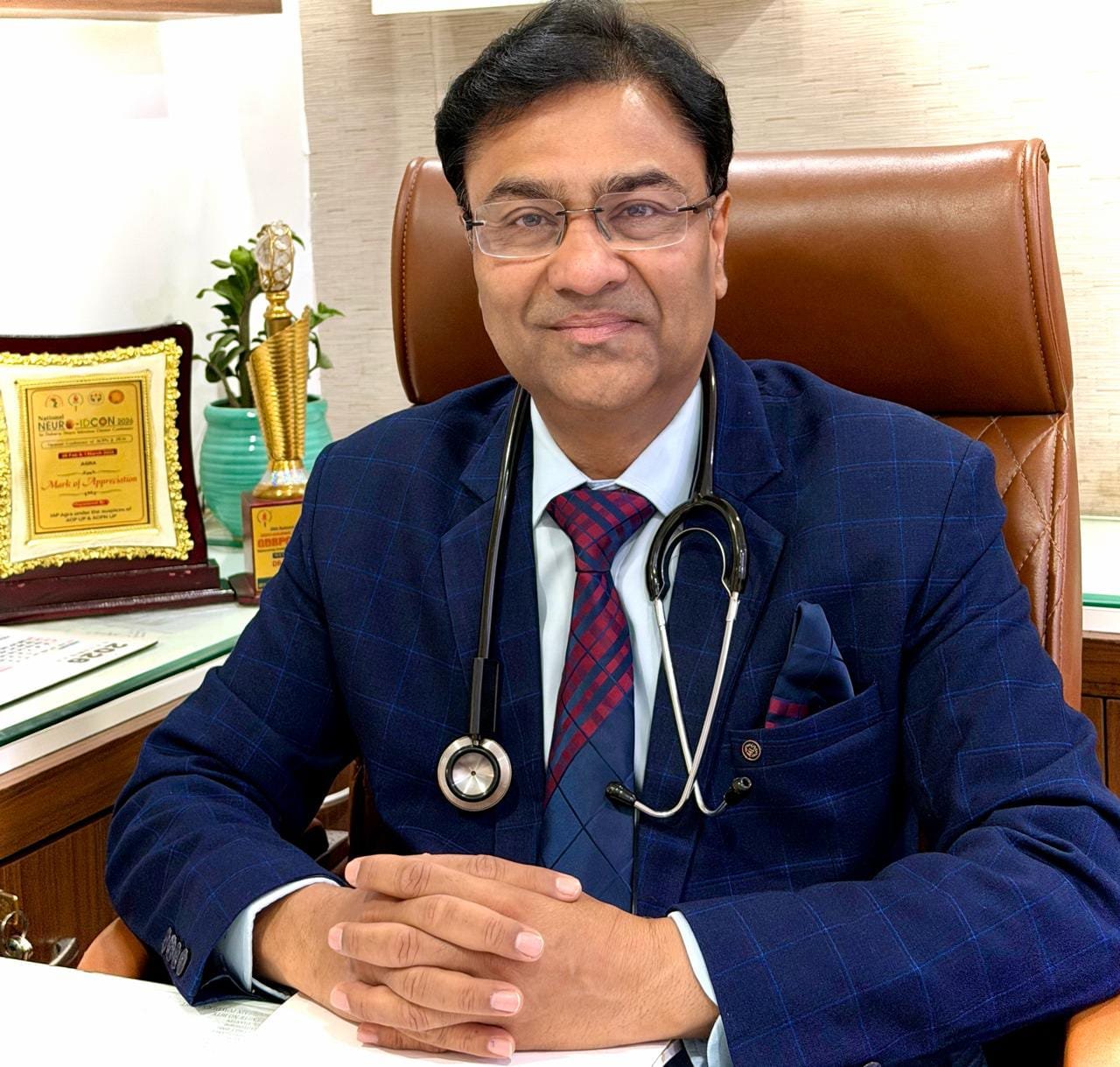 Dr. Arun Jain in consultation